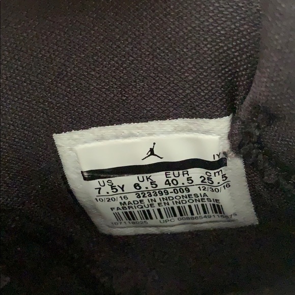 Air Jordan Kids - Picture 4 of 4